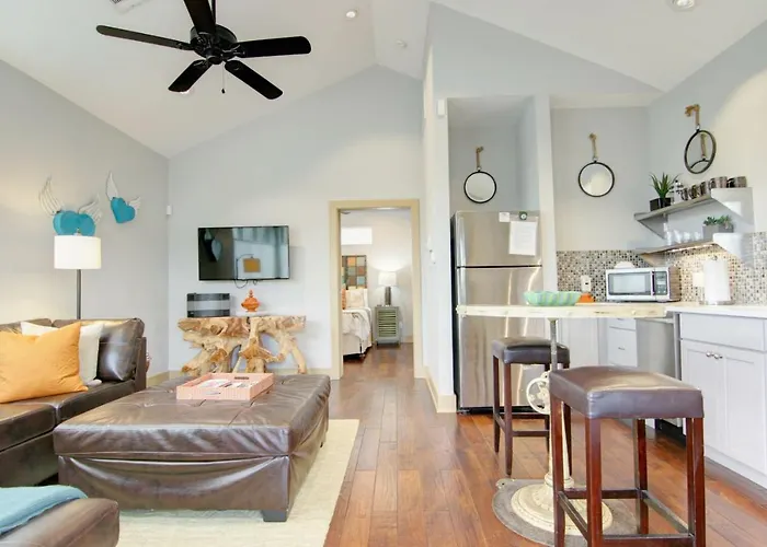 East 2Nd Guest House