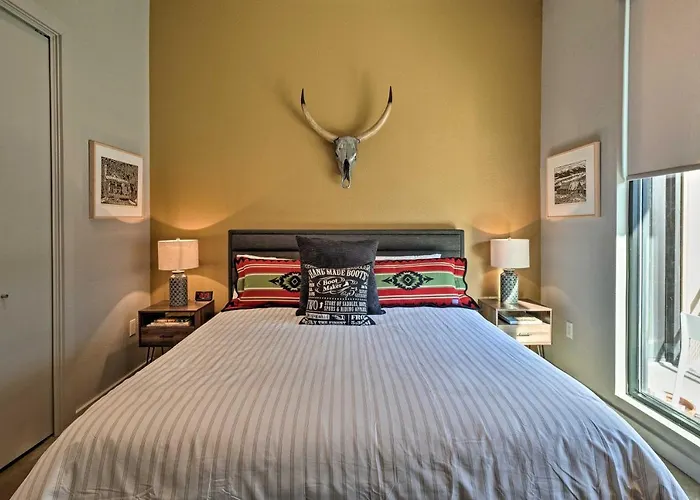 Urban Escape In Sola With Private Patio!