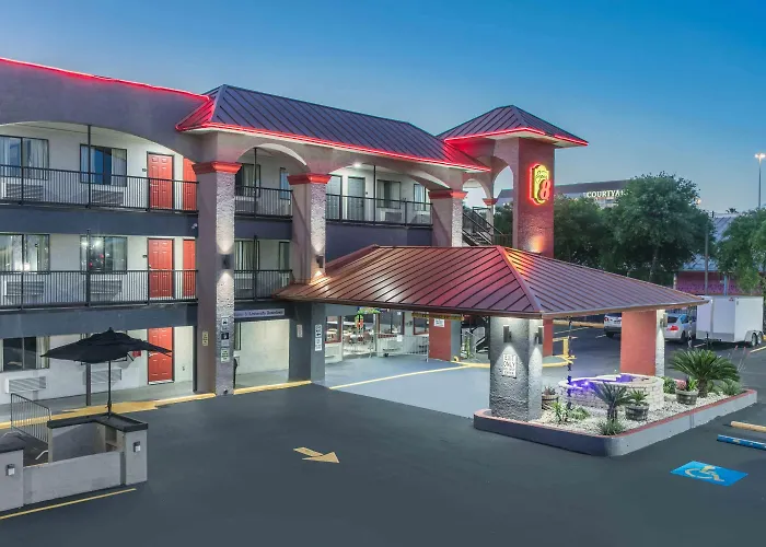 Super 8 by Wyndham Austin University/Downtown Area