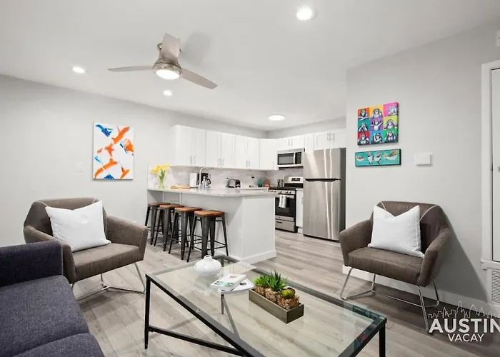 Recently Renovated Clarksville Apt For 4 And Parking