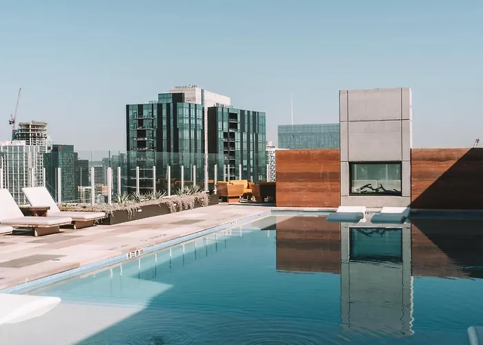2Bd Condo-Rainey St-Best Views-Rt Pool