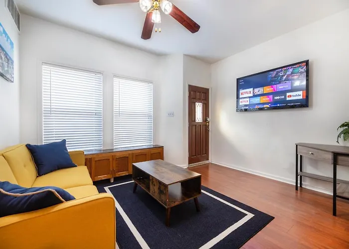Charming Mini-Suite In West Campus!