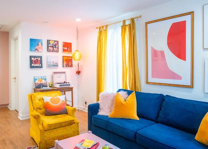 Stylish, Artsy Bungalow Central Eastside