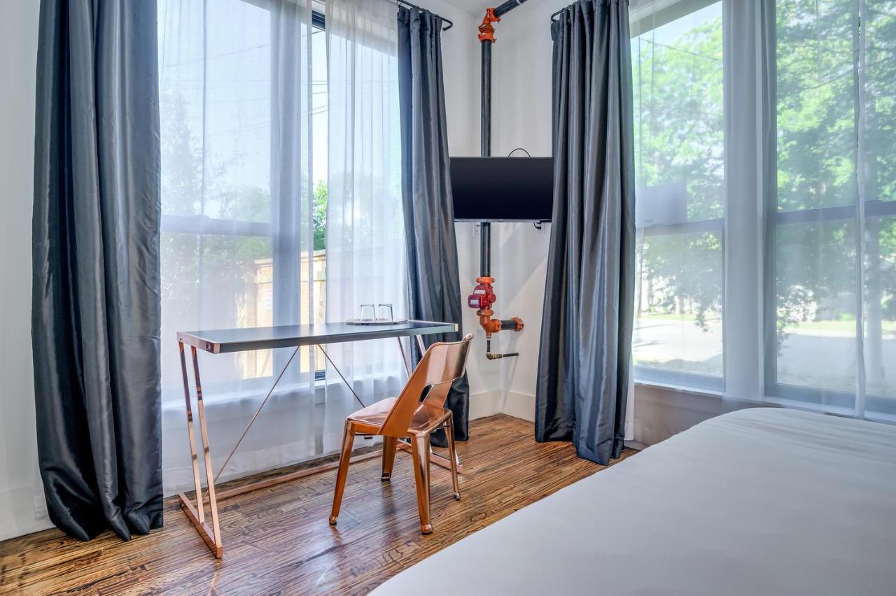 Adina Bed & Breakfast 2*