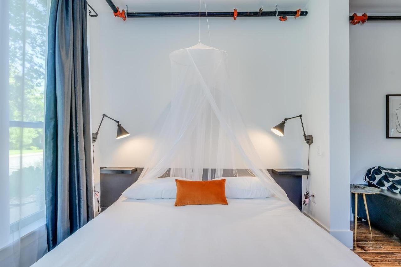 Adina Bed & Breakfast Austin