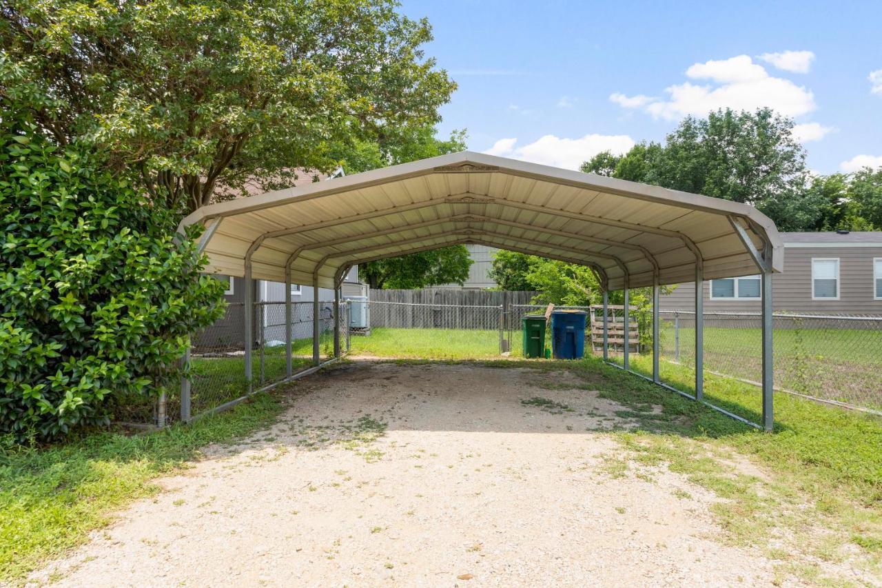 The Tire Swing Modern 3bd Gourmet Kitchen Awesome Local Holiday home Austin
