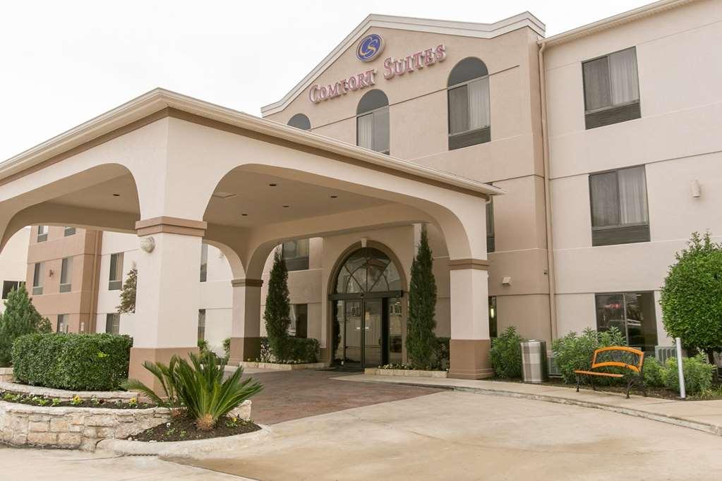 Comfort Nw Lakeline Hotel