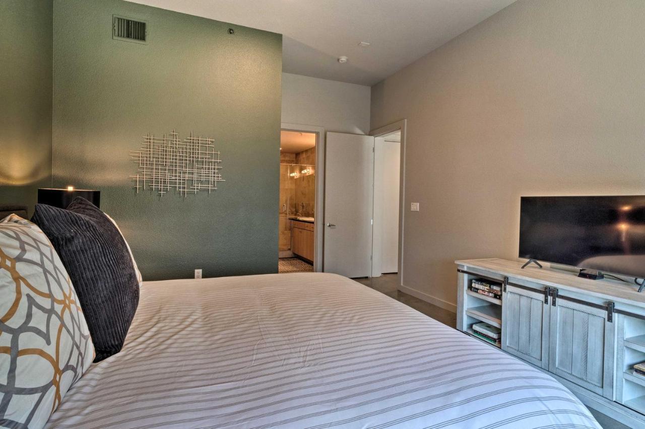 Urban Escape In Sola With Private Patio! Apartment Austin