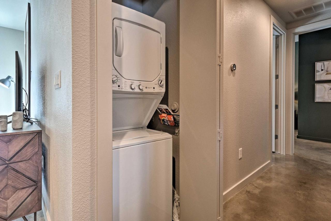 Urban Escape In Sola With Private Patio! Apartment Austin