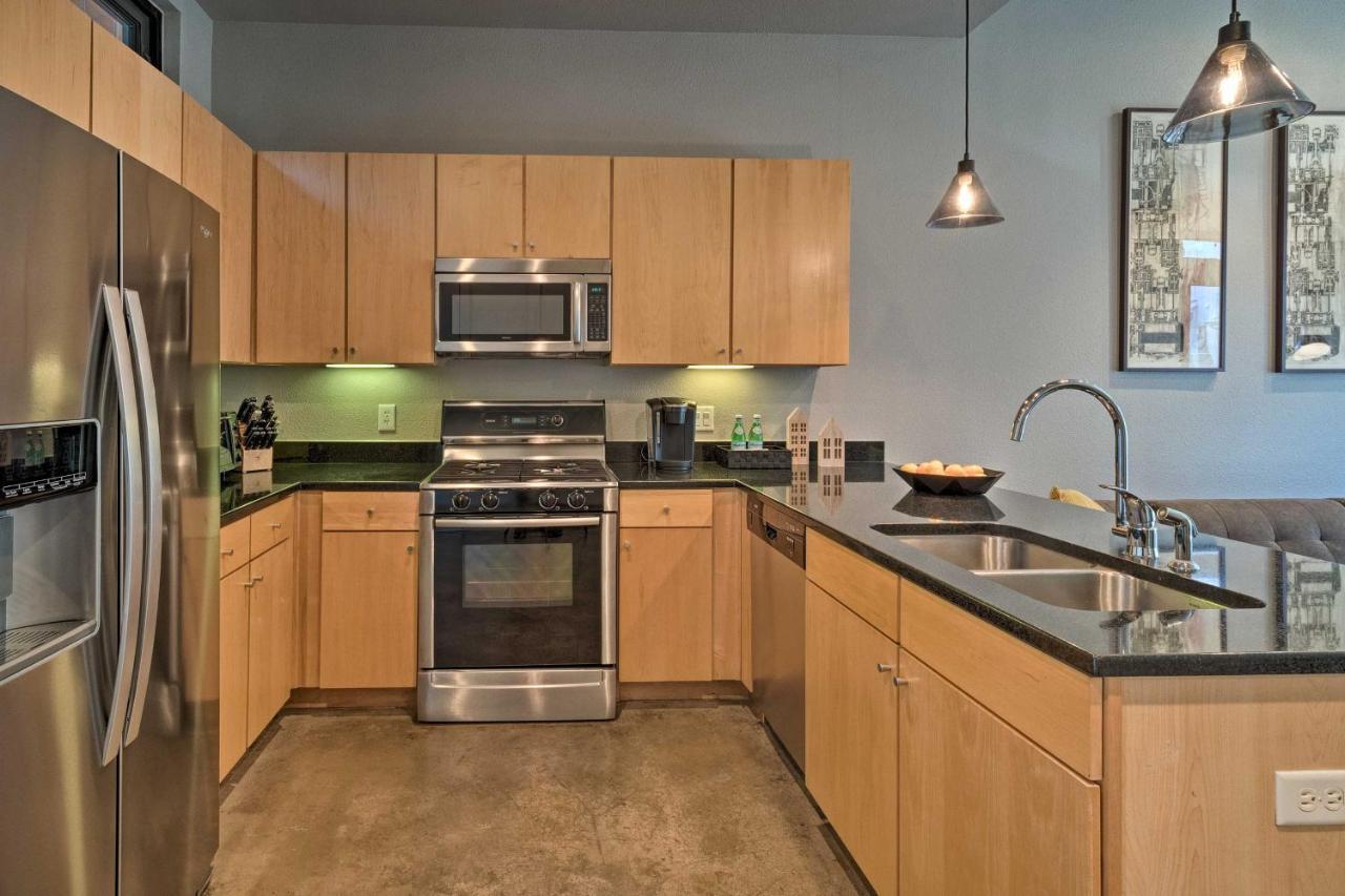 Urban Escape In Sola With Private Patio! Apartment Austin