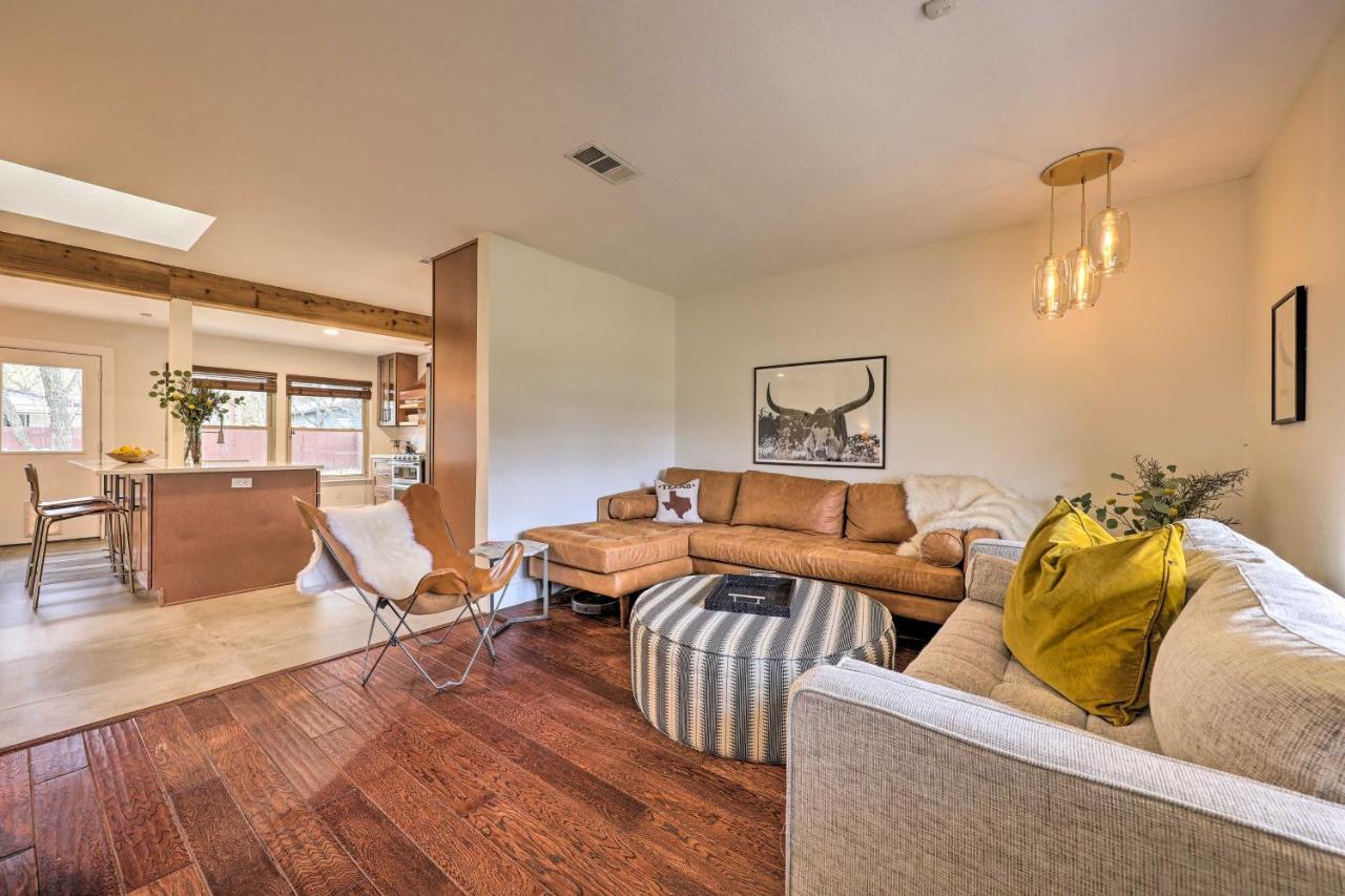 Renovated Private Yard, Near Hotspots Holiday home