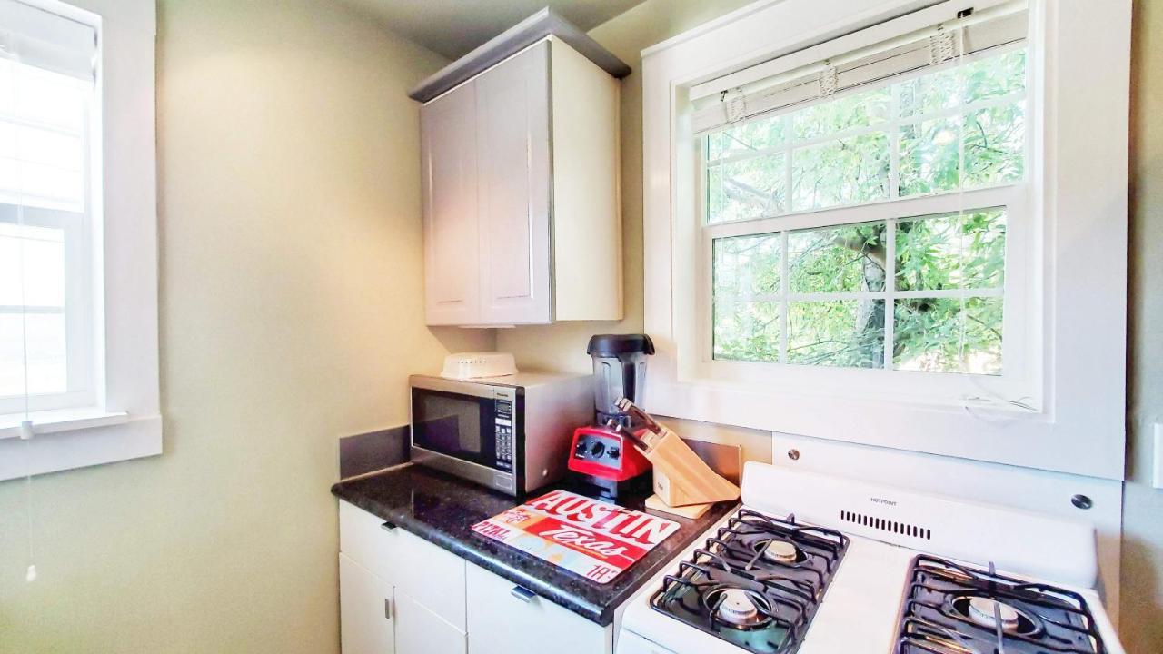 Ut Moody Center Downtown Eco Pecan Tree House Free Wifi Parking Quiet Office Holiday home Austin
