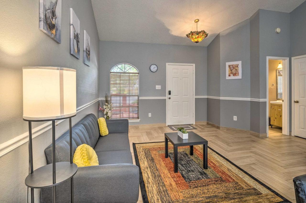 House With Back Yard - 15 Mi To Downtown