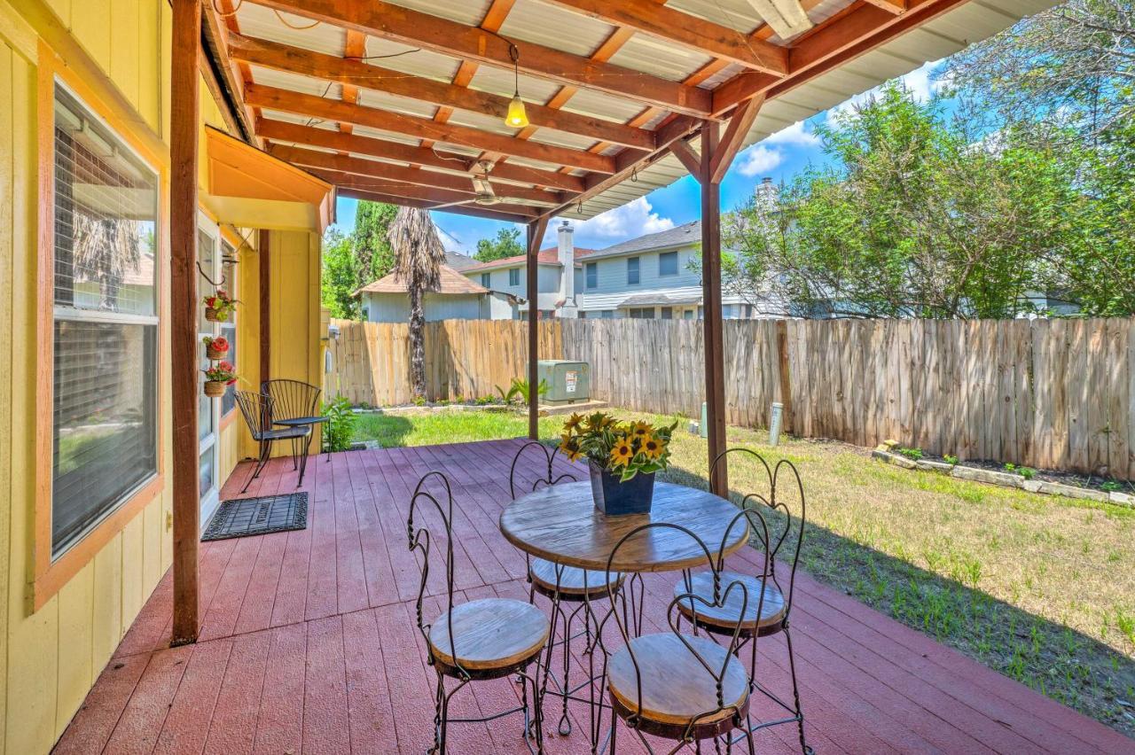 House With Back Yard - 15 Mi To Downtown Holiday home Austin