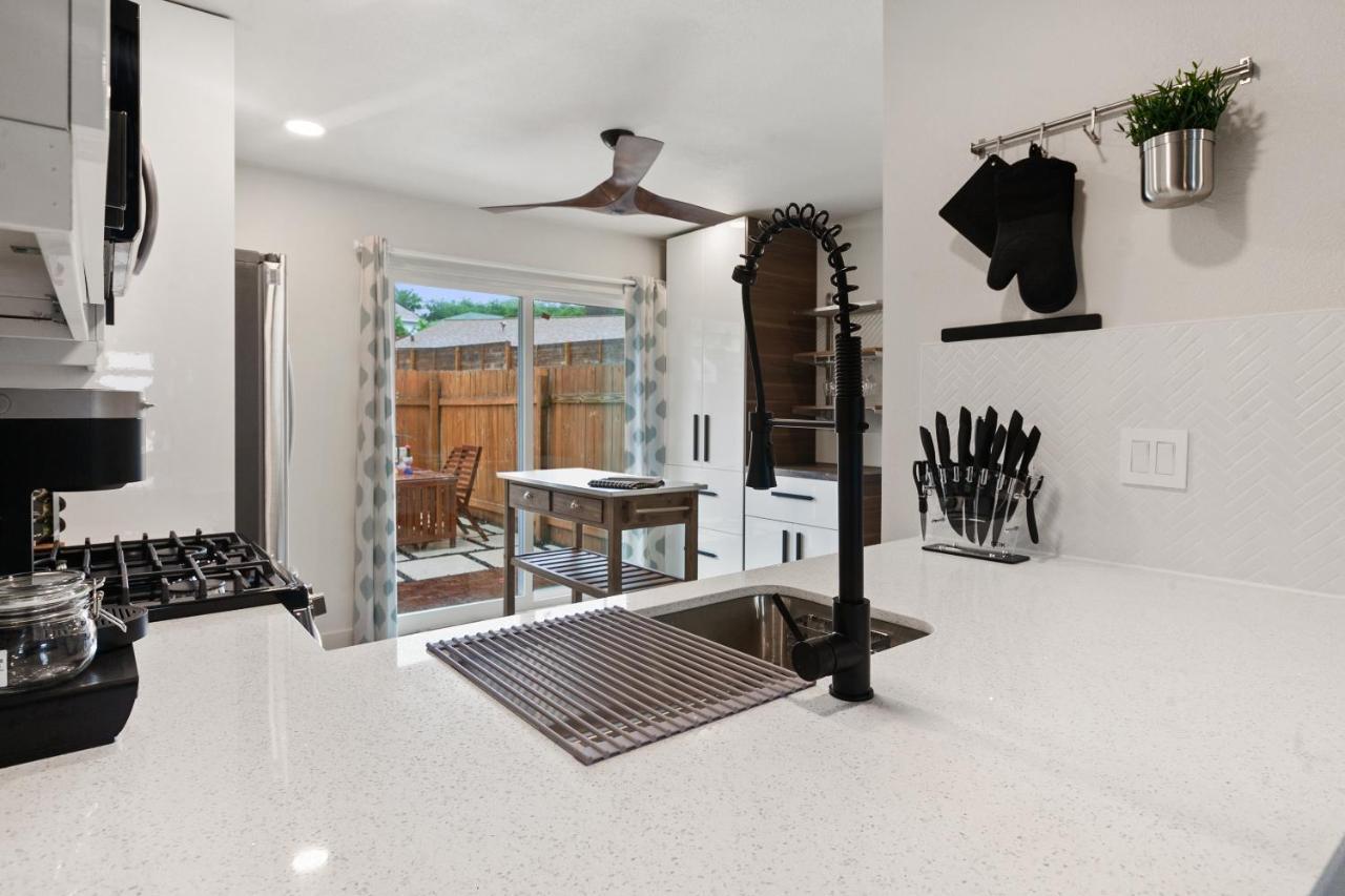 Contemporary Couples Getaway Near Favorites - Loft 21