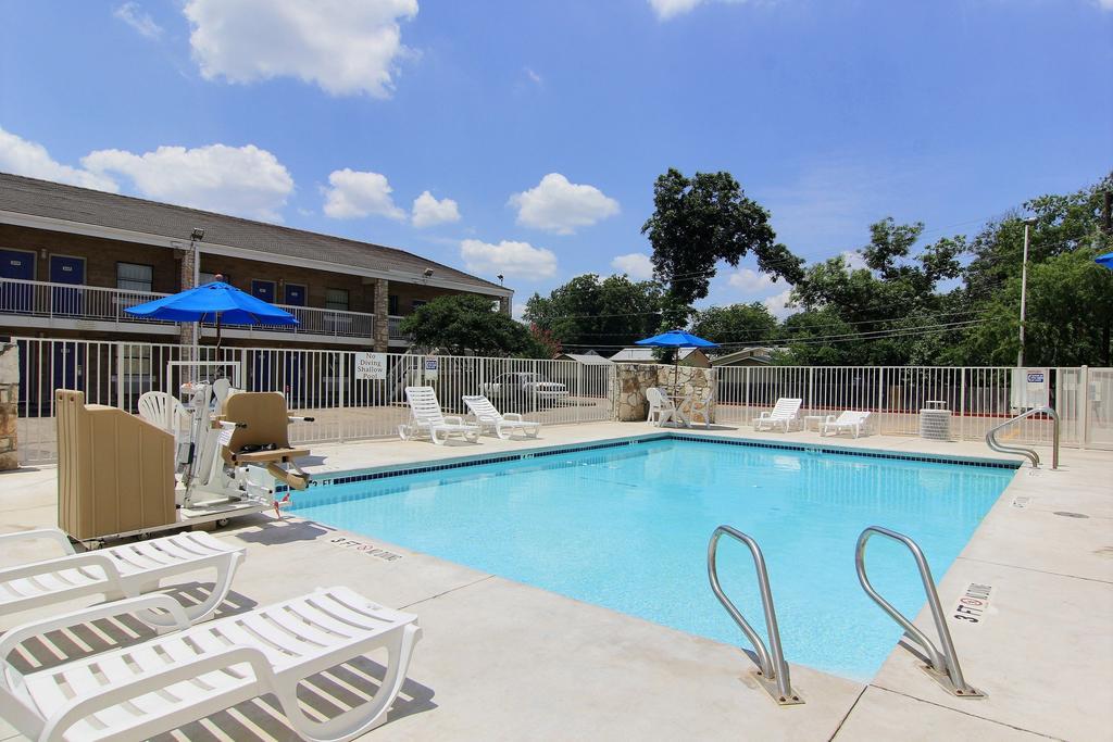 6 Austin, Tx - Downtown Ut 3*