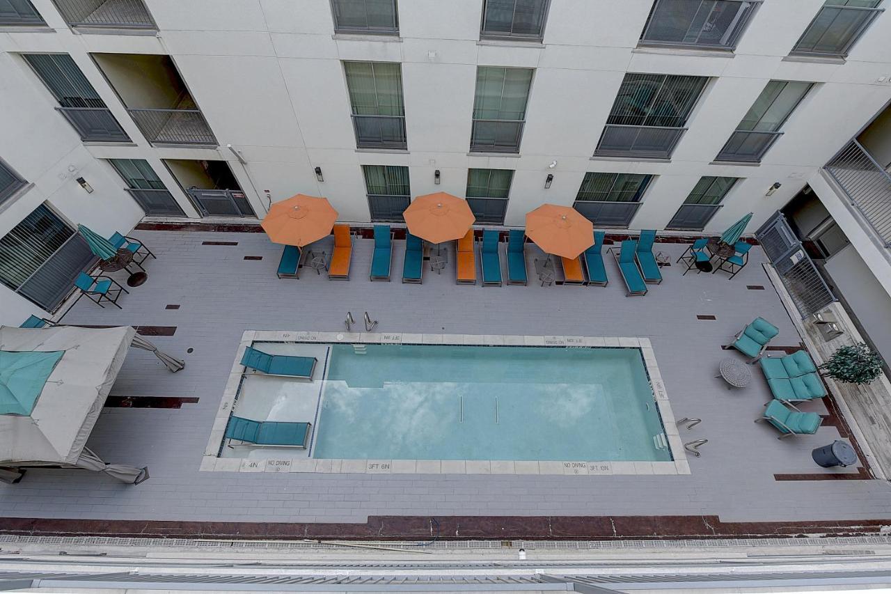 Frontdesk Pointe On Rio Apts West Campus Apartment *