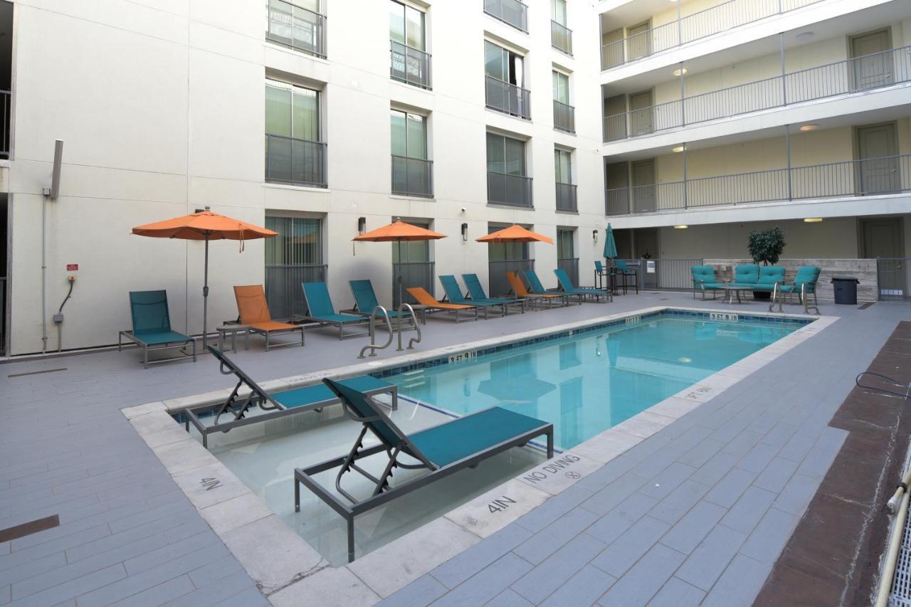 Frontdesk Pointe On Rio Apts West Campus Apartment *