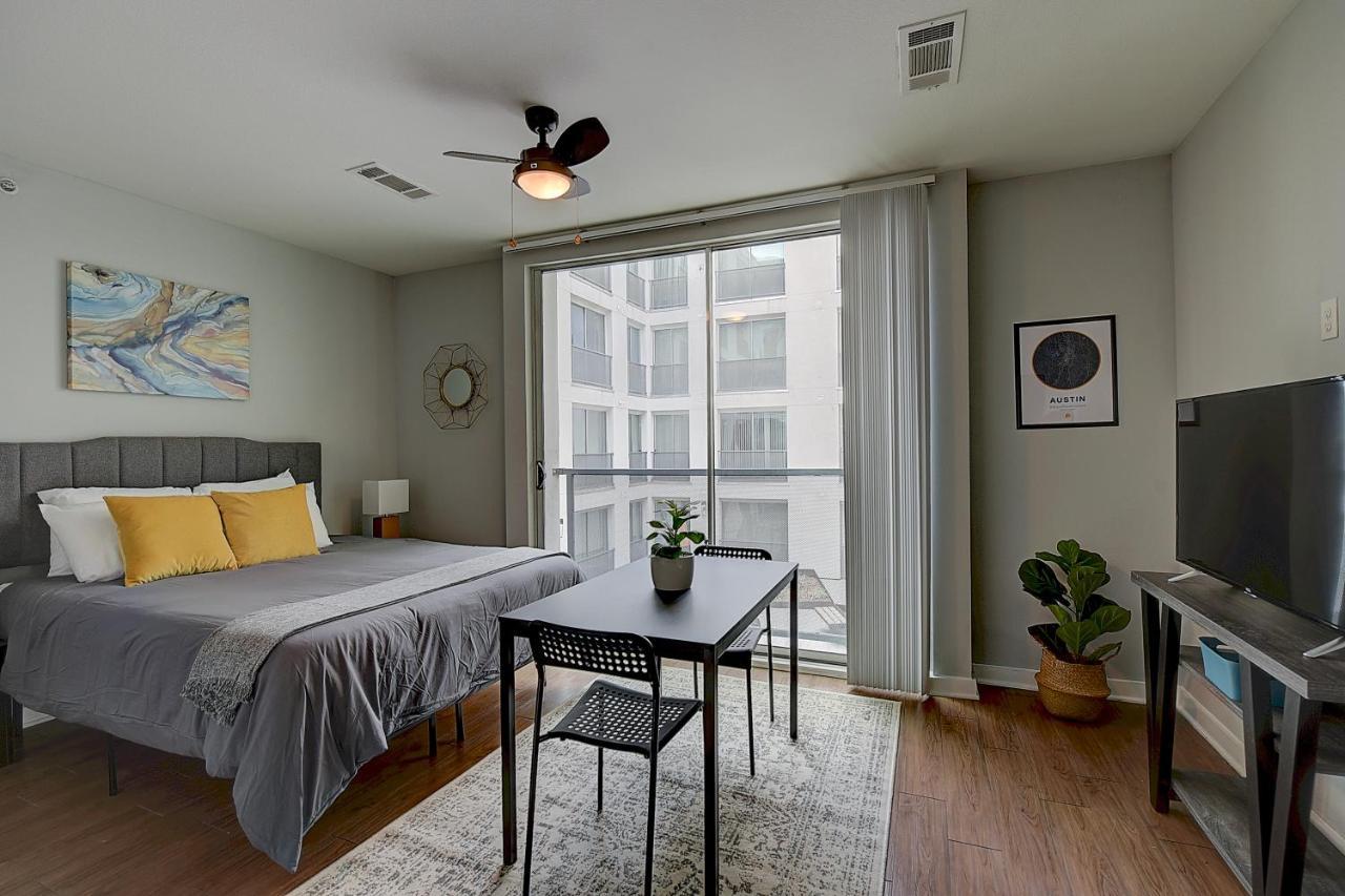 Frontdesk Pointe On Rio Apts West Campus Apartment Austin