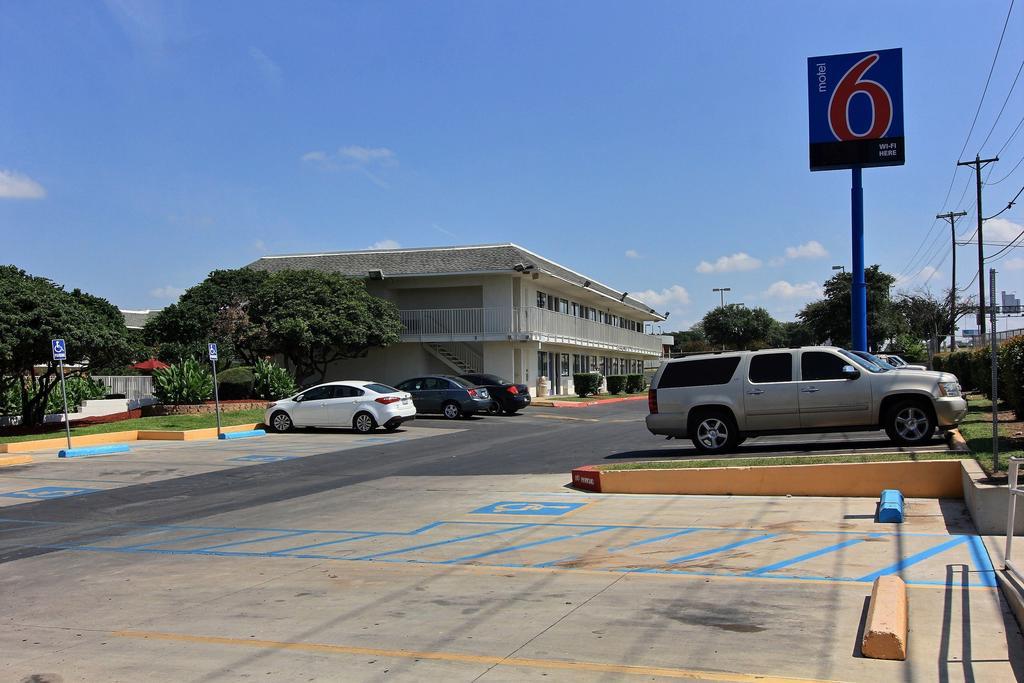 Hotel 6-austin, Tx - North 2*