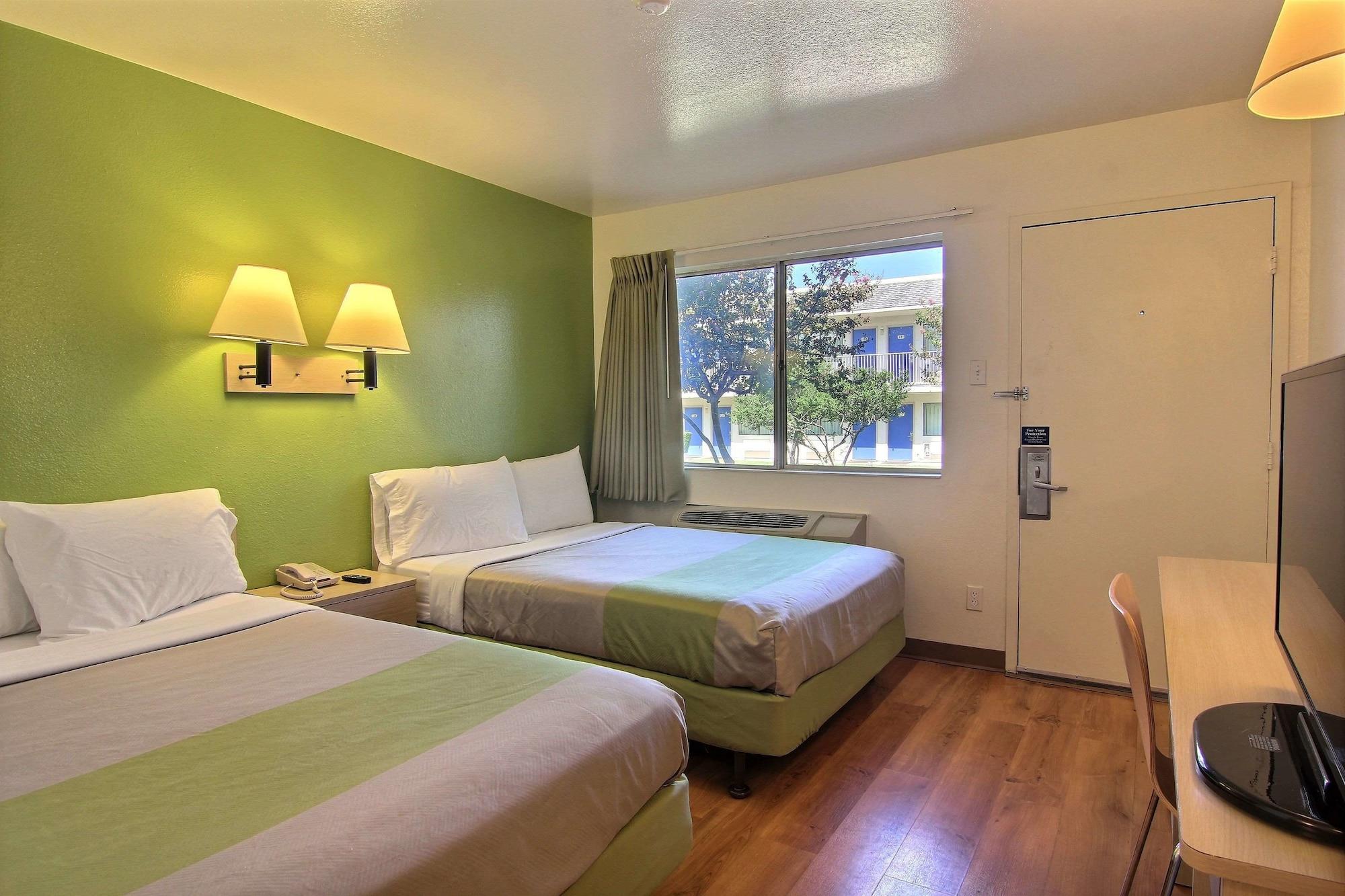 Hotel 6-austin, Tx - North 2*