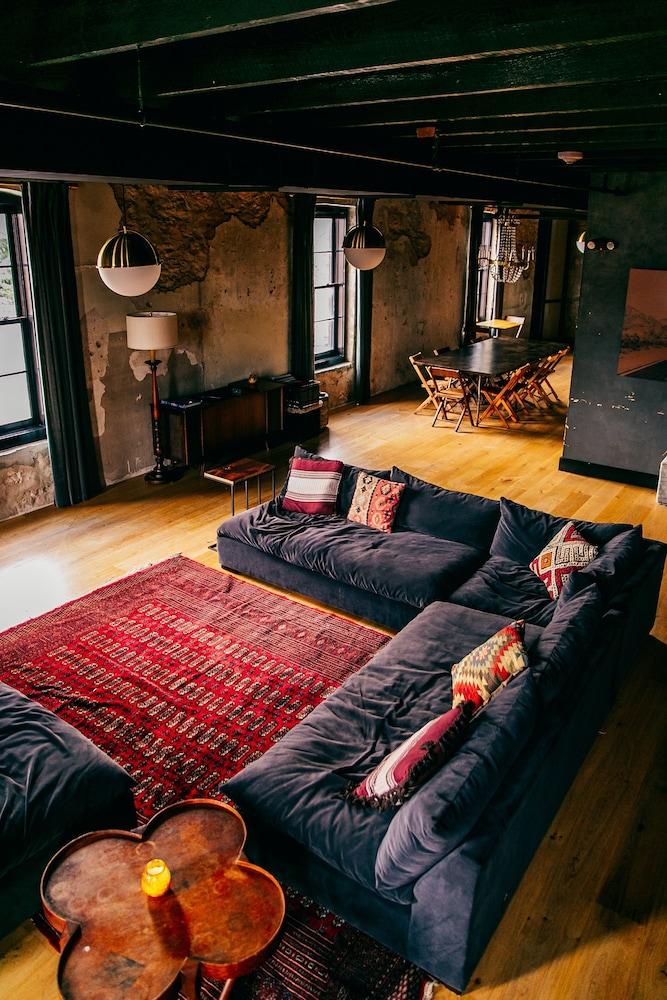 Native Hostel