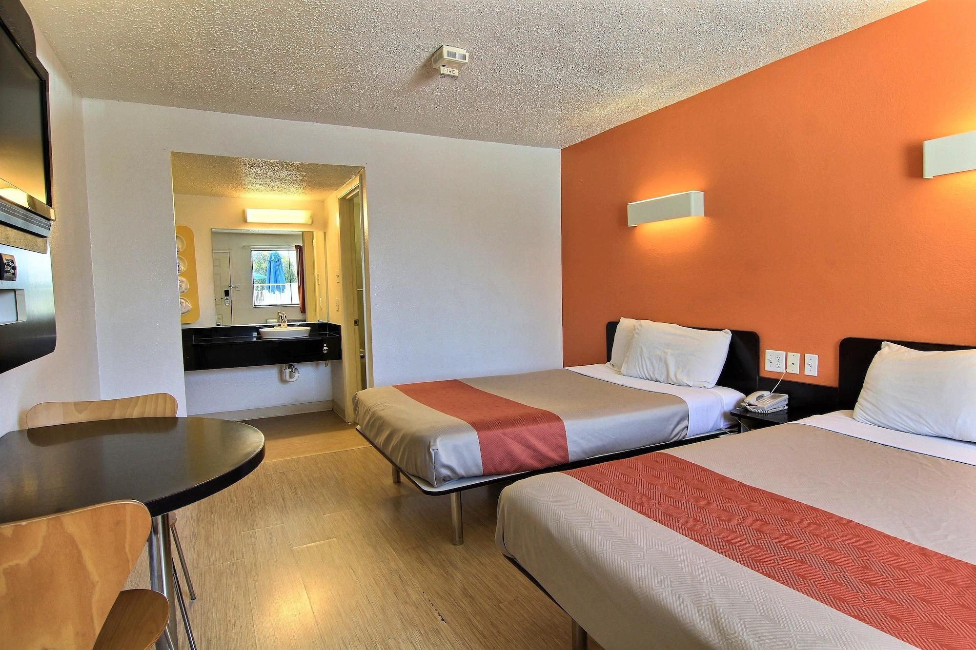 Hotel 6-austin, Tx - North
