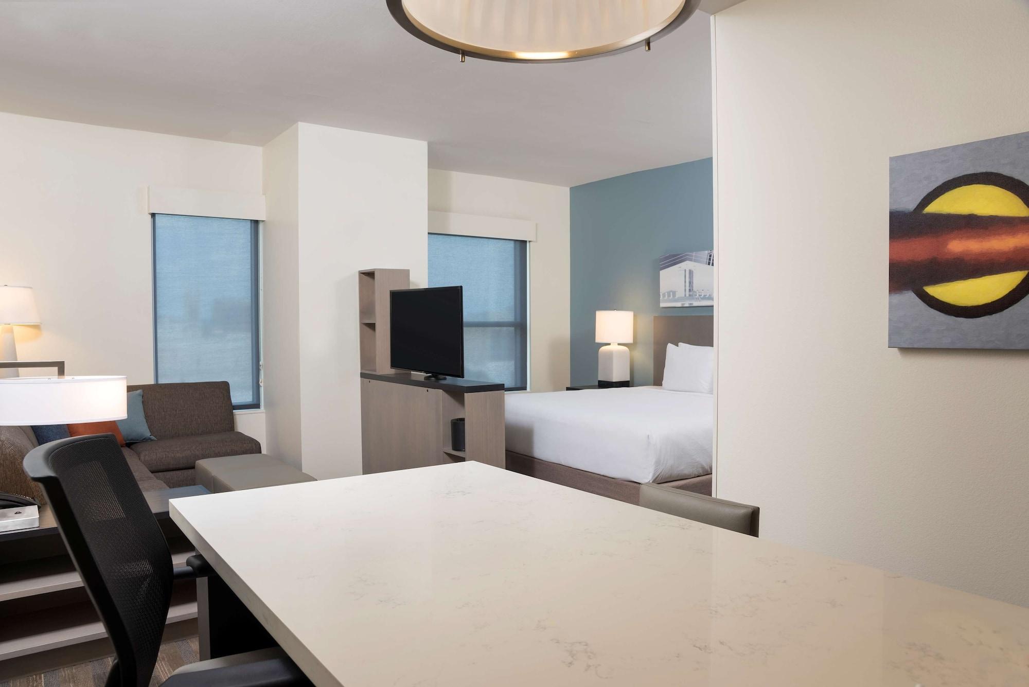 Hyatt House Austin/downtown 4*