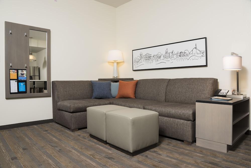 Hyatt House Austin/downtown 4*