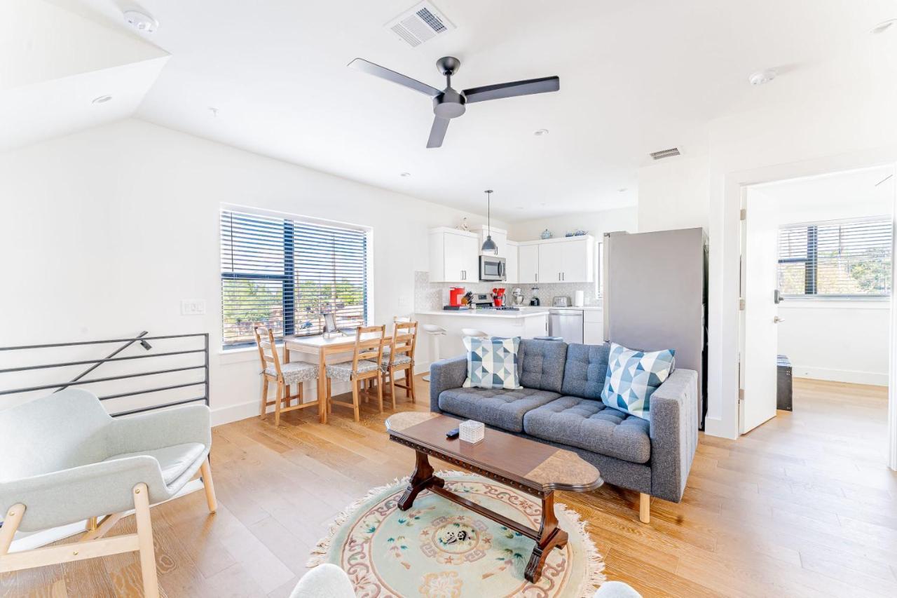 Luxe East Downtown 3br Condo, Walk To Bars, Restaurants, Shops *