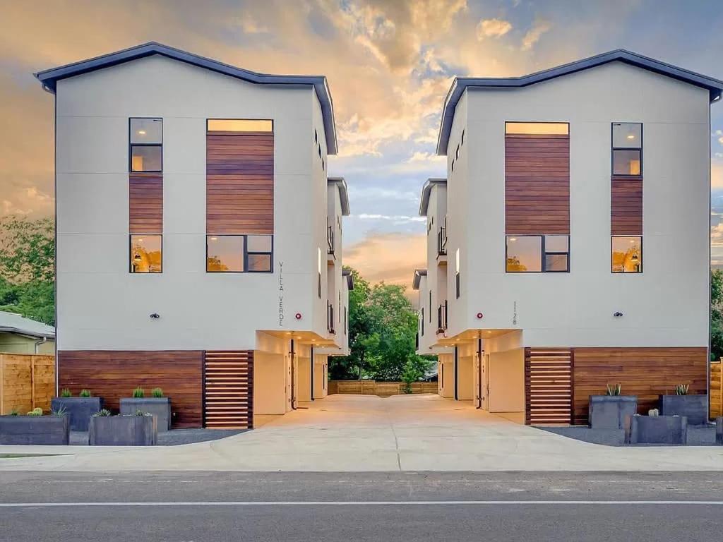 Luxe East Downtown 3br Condo, Walk To Bars, Restaurants, Shops *