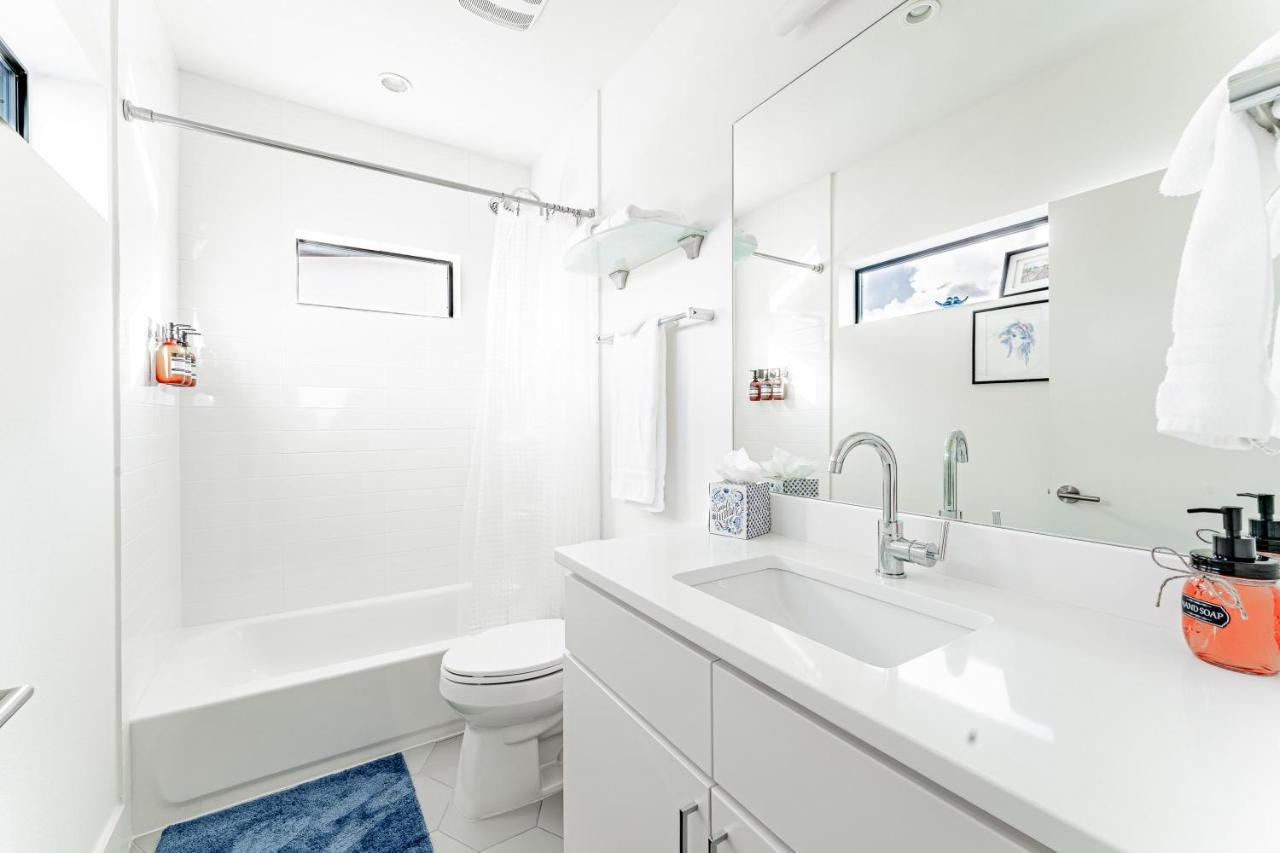 Luxe East Downtown 3br Condo, Walk To Bars, Restaurants, Shops Austin
