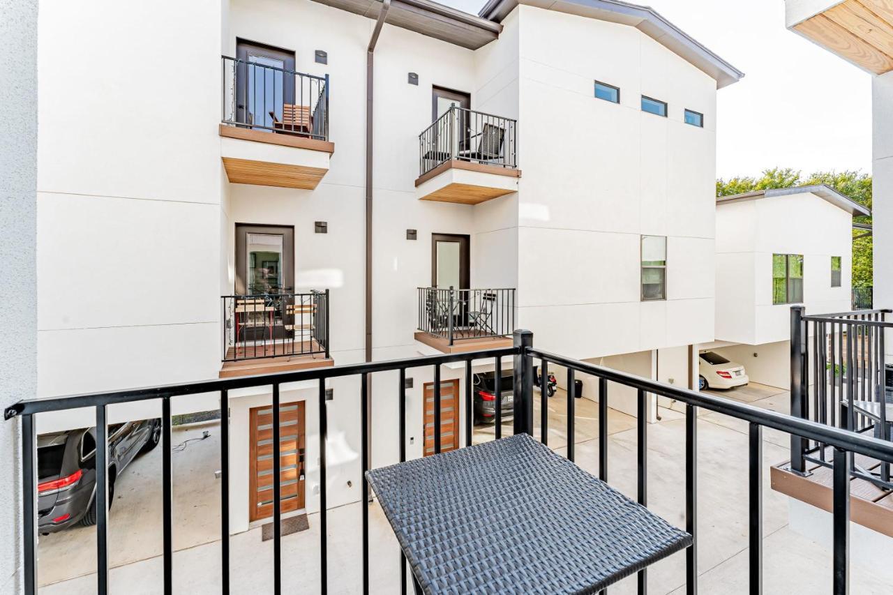 Luxe East Downtown 3br Condo, Walk To Bars, Restaurants, Shops Holiday home