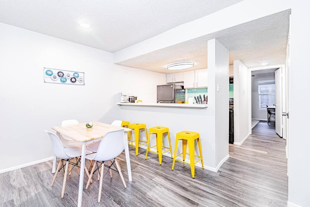 Apartment Vivant - Sola Chic King Bed Suites, Close To Downtown *