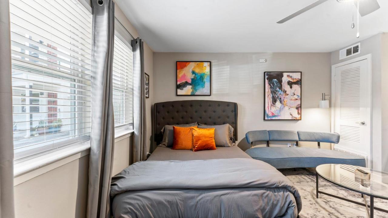 Cozy Efficiency Close To Downtown And Domain Apartment