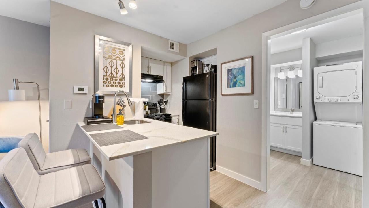Cozy Efficiency Close To Downtown And Domain Apartment