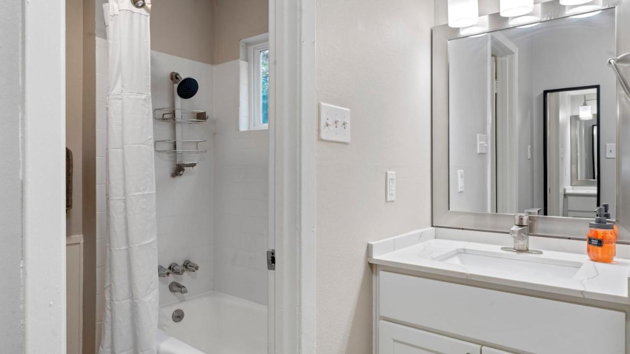 Cozy Efficiency Close To Downtown And Domain Austin