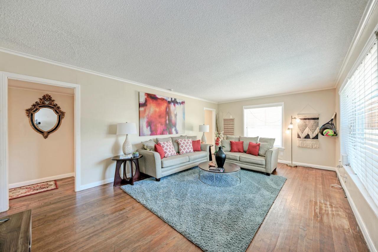 Downtown, Convention Center, Capitol, Zilker Park, Lake, 6th St, Domain