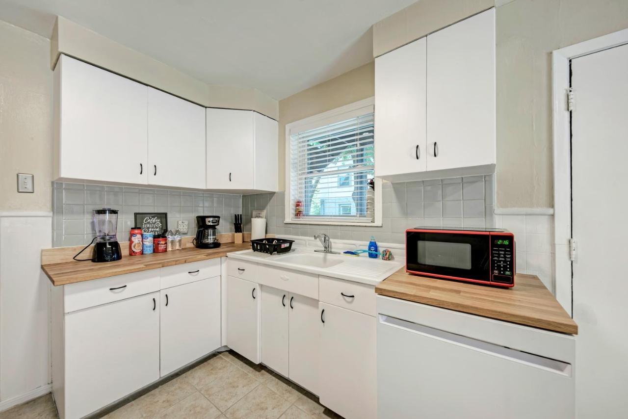 Downtown, Convention Center, Capitol, Zilker Park, Lake, 6th St, Domain * Austin