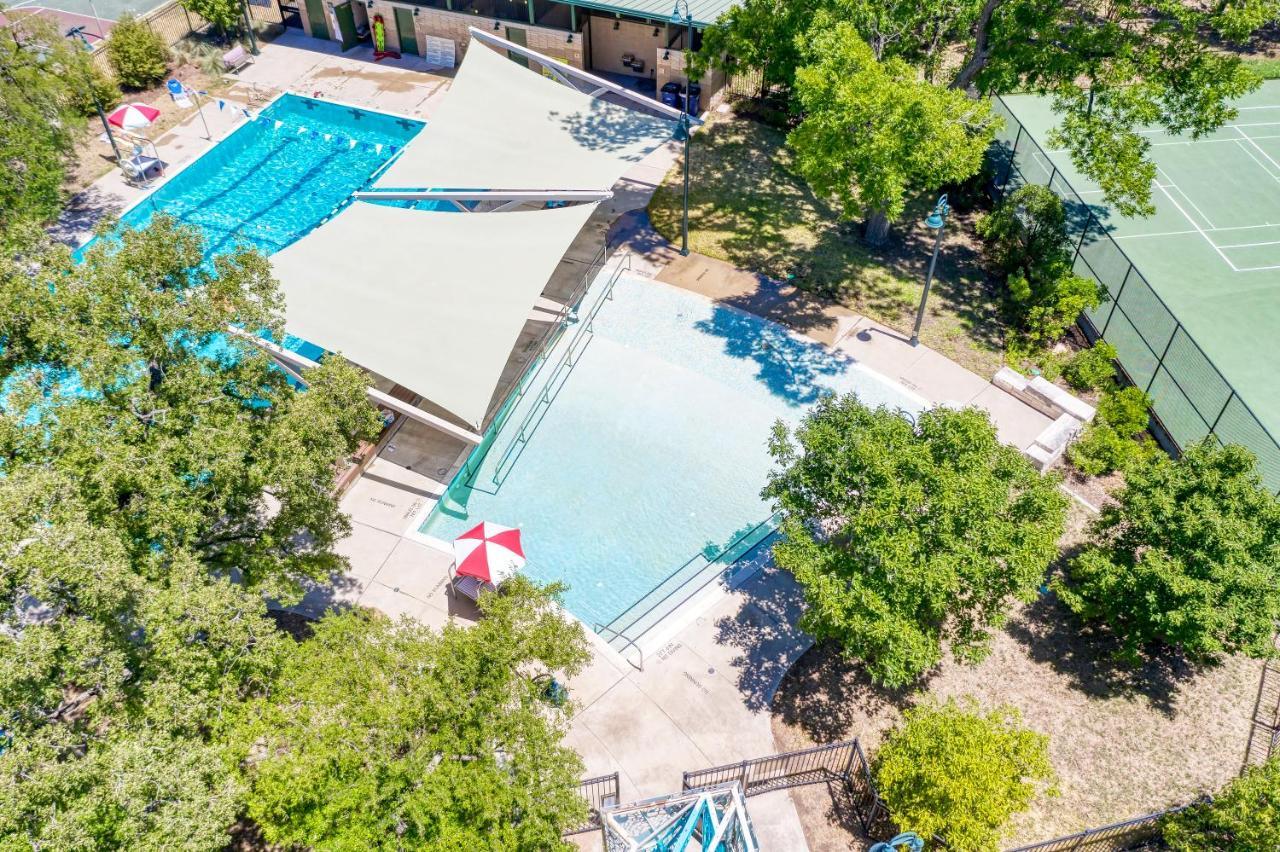 Downtown, Convention Center, Capitol, Zilker Park, Lake, 6th St, Domain