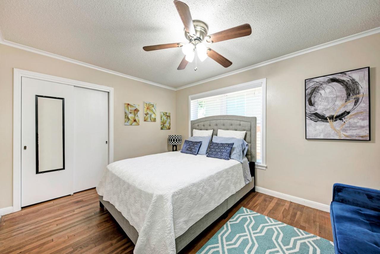 Downtown, Convention Center, Capitol, Zilker Park, Lake, 6th St, Domain * Austin