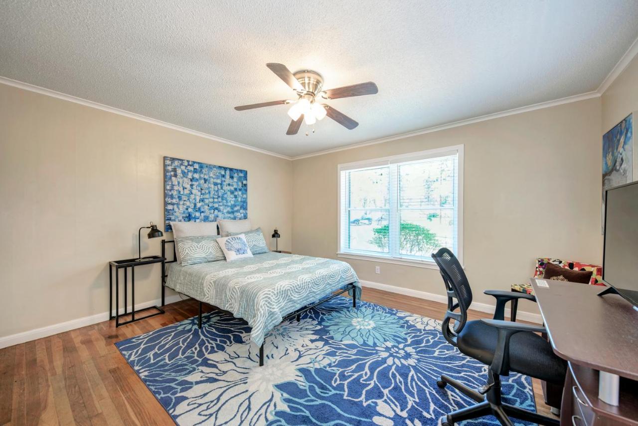 Downtown, Convention Center, Capitol, Zilker Park, Lake, 6th St, Domain Holiday home Austin
