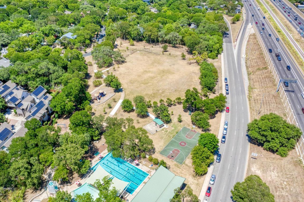Downtown, Convention Center, Capitol, Zilker Park, Lake, 6th St, Domain Holiday home