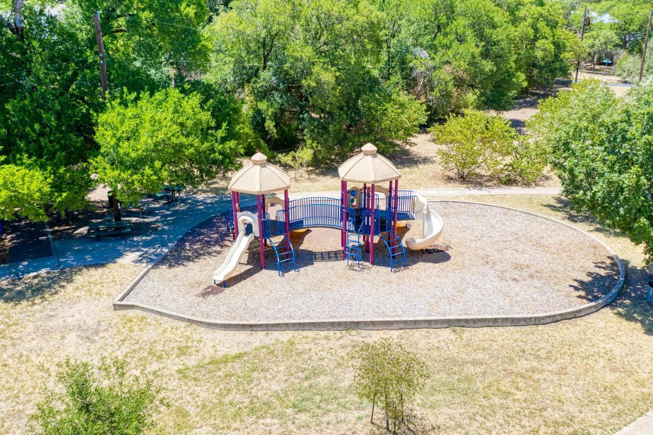 Downtown, Convention Center, Capitol, Zilker Park, Lake, 6th St, Domain