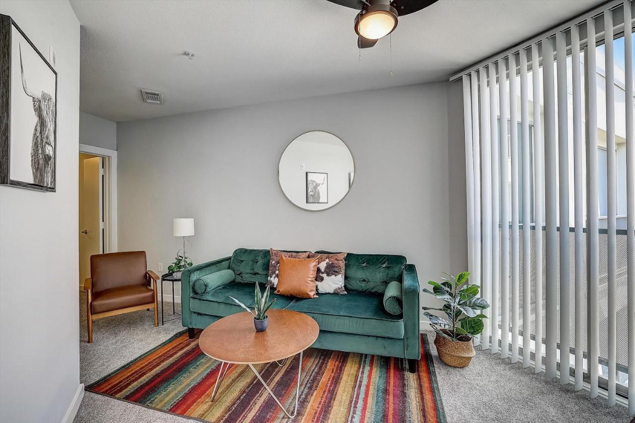 Frontdesk Pointe On Rio Apts West Campus Apartment Austin