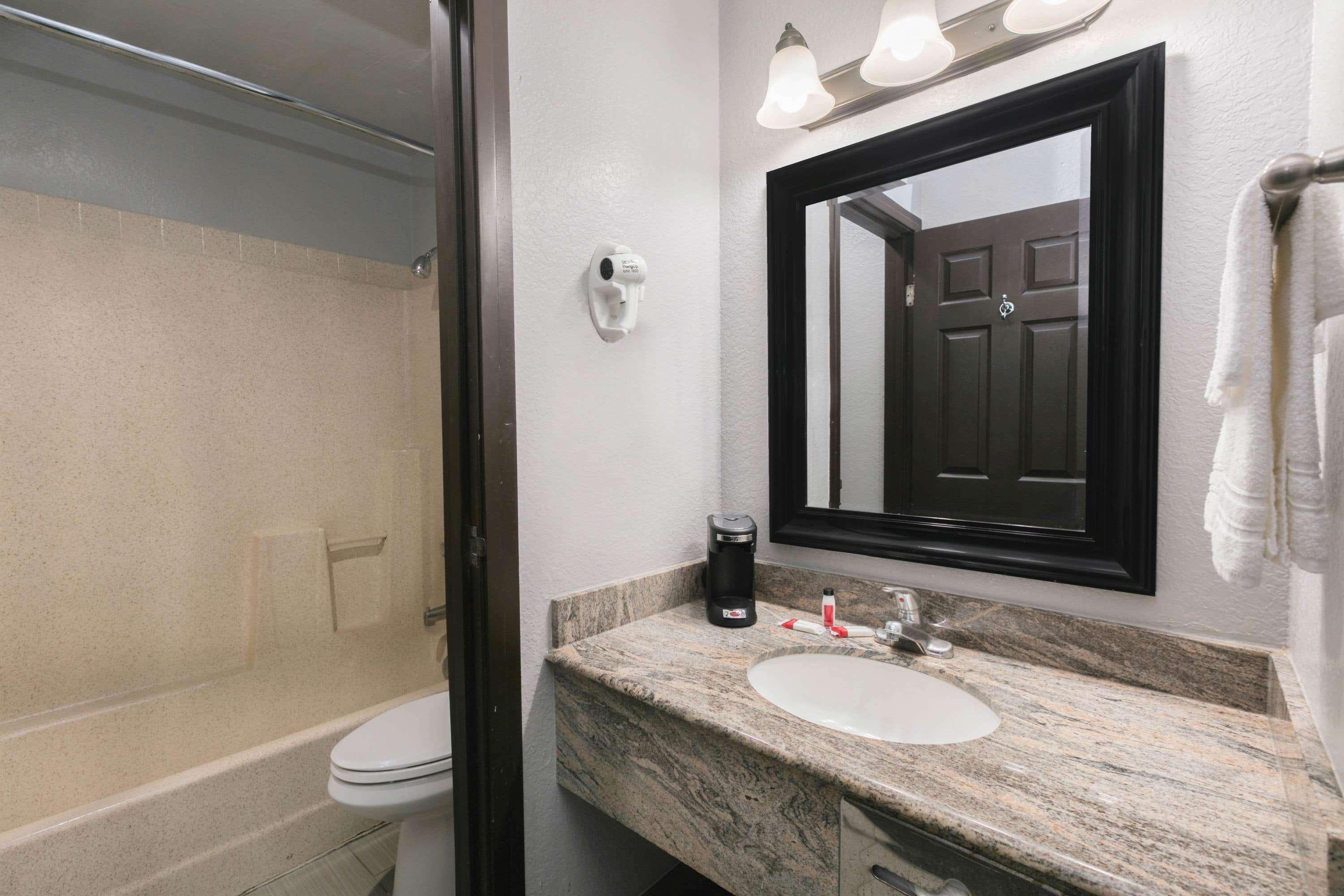 Super 8 By Wyndham University/downtown Area Austin