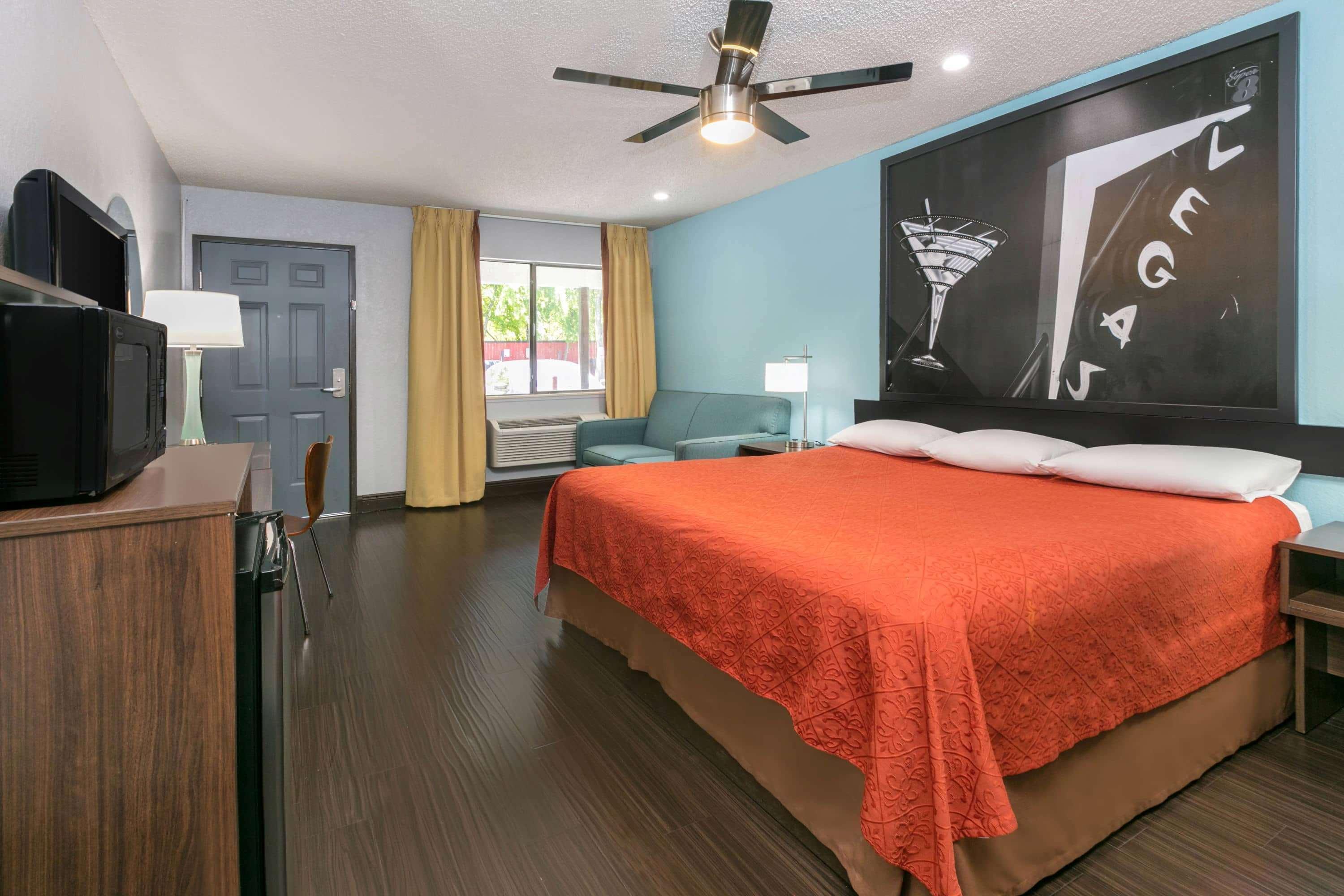 Super 8 By Wyndham University/downtown Area