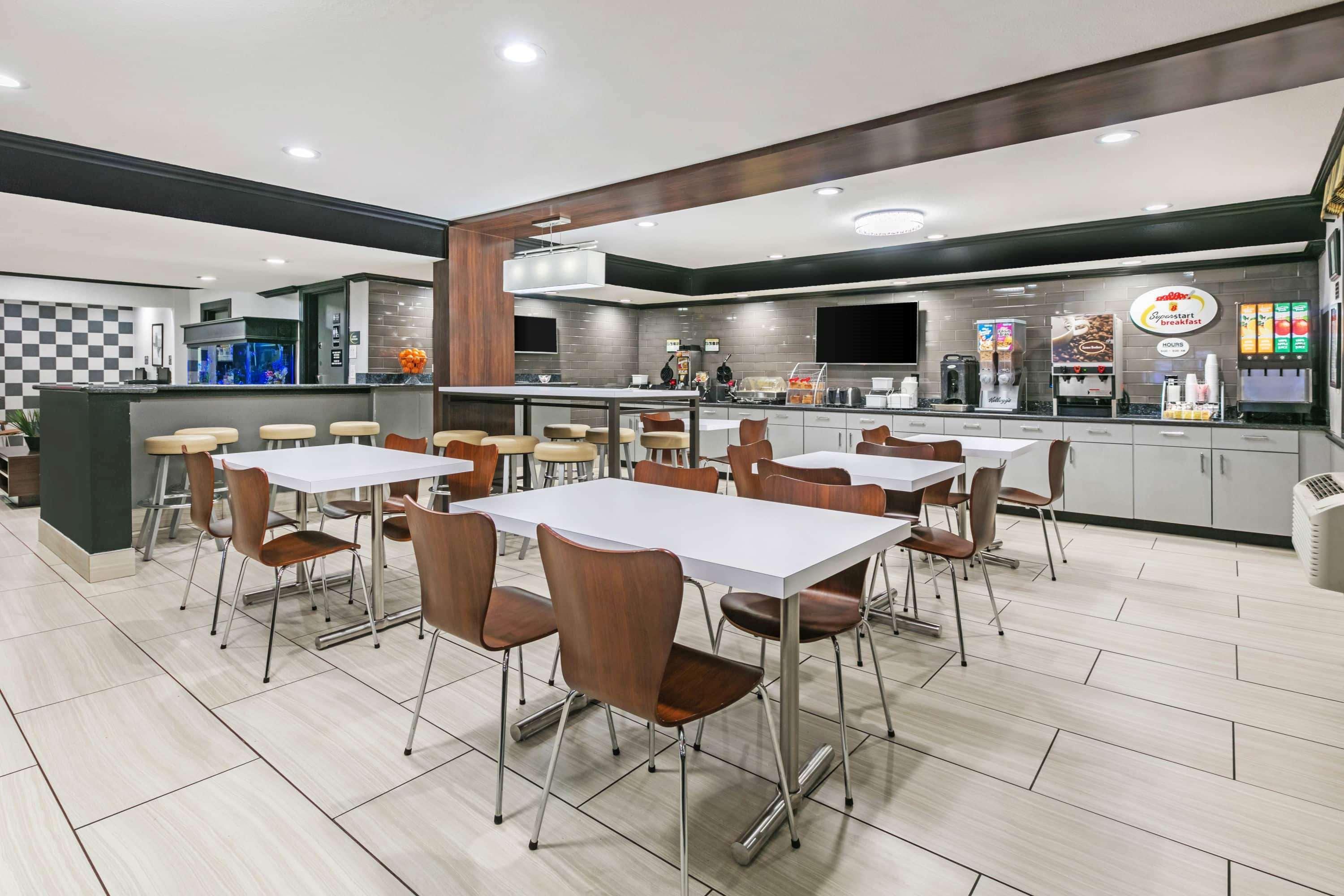 Motel Super 8 By Wyndham University/downtown Area 2*