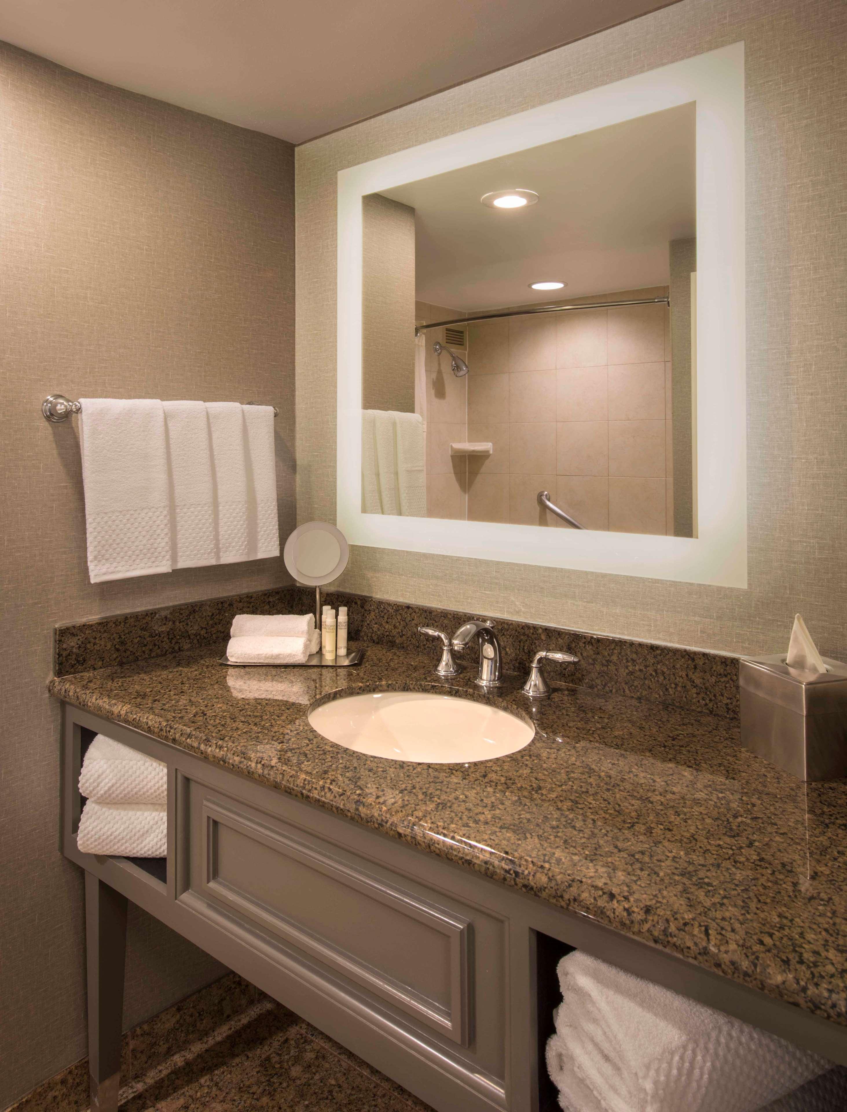 Doubletree By Hilton Hotel Austin