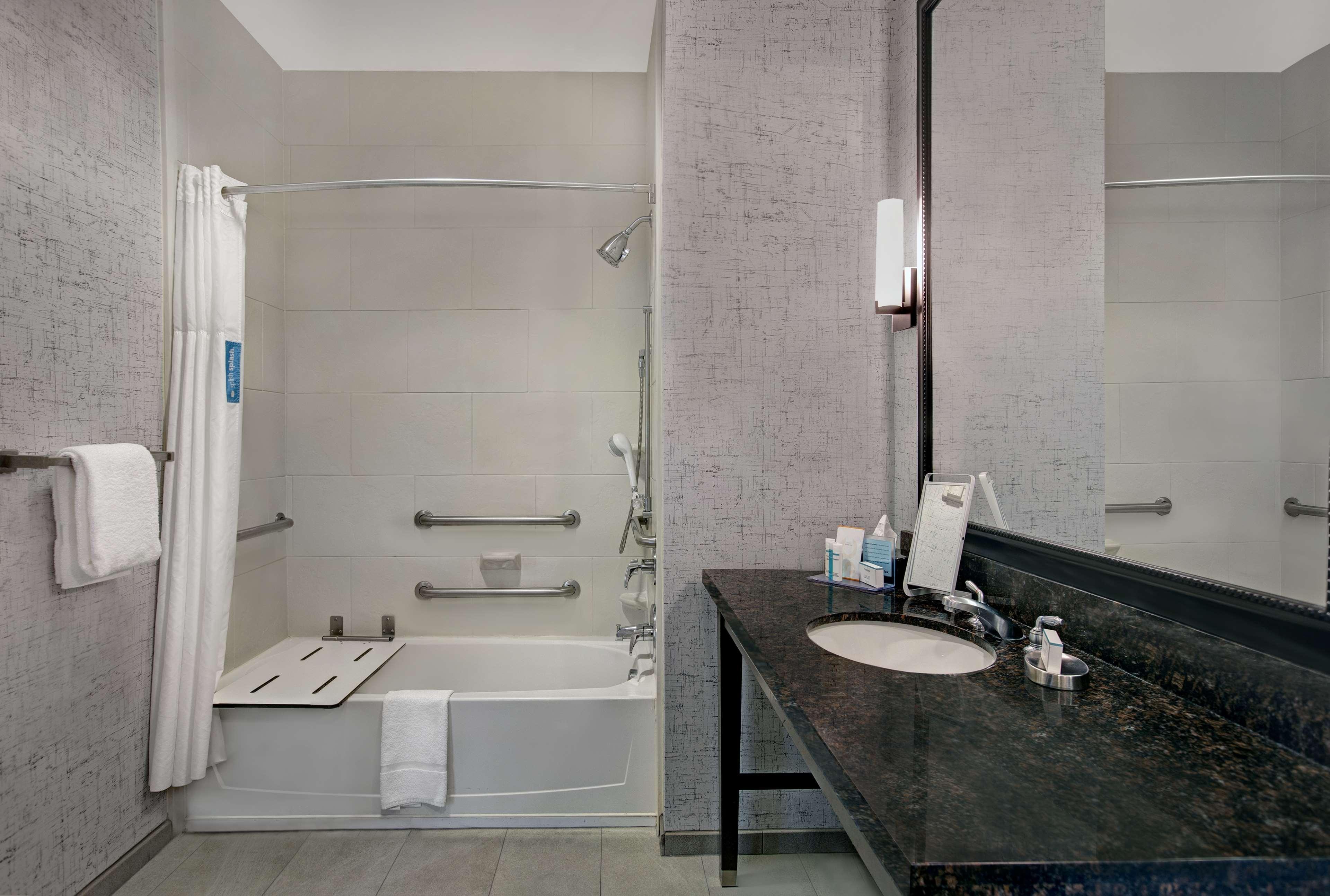 Hampton And Capitol Hotel 3*